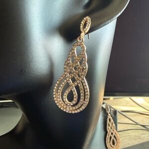 (NEW) Elegant Gold Teardrop Earrings